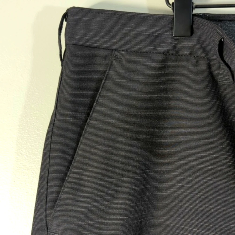 Men's Apt. 9 premier flex shorts, size 40
